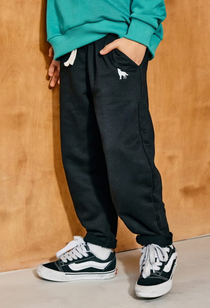 Spodnie dresowe MASHMNIE z naszywką / czarne