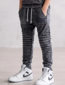 Spodnie dekatyzowane slim  zakładki / czarne DESPACITO