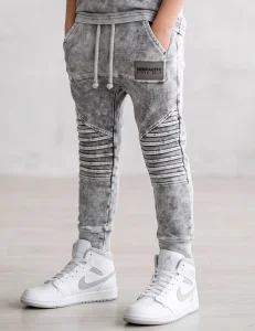 Spodnie dekatyzowane slim  zakładki / szare DESPACITO 